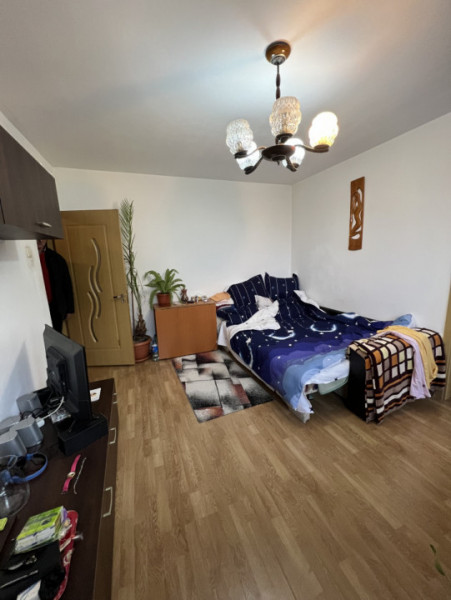 Apartament 2 cam, cf 2, et 3/4, Vest