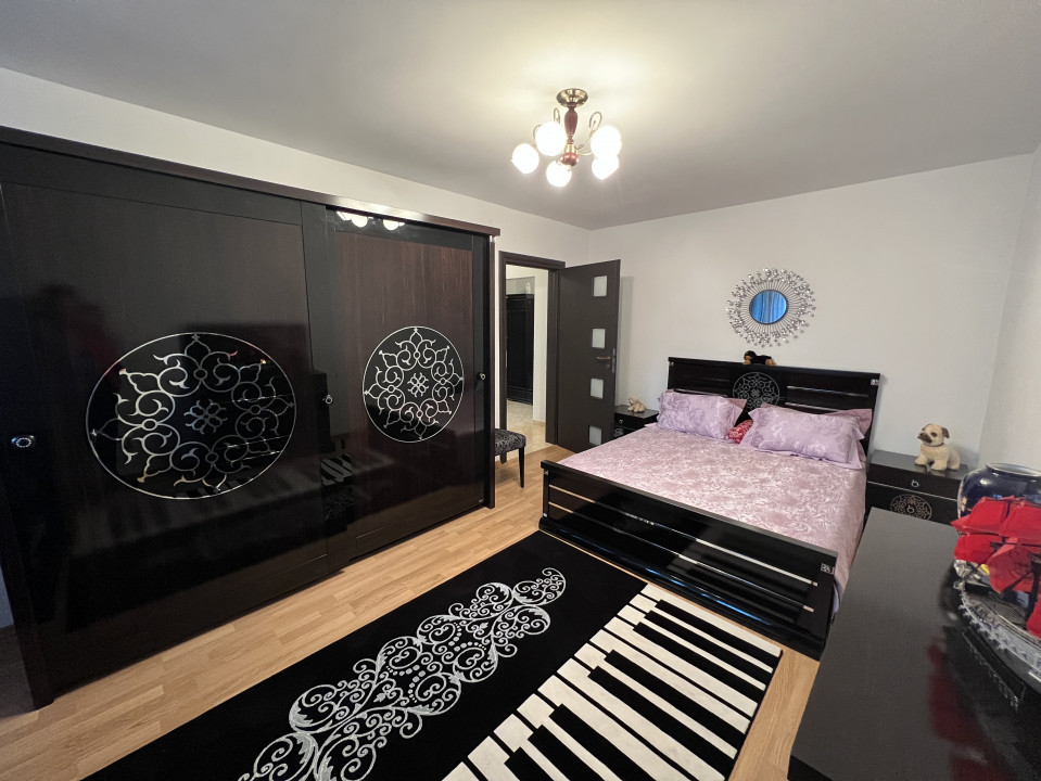 Ap 4 cam transformat in 3 cam(sufrageria mare)conf 1Adec, DE LUX, et 1/4, M Rosu