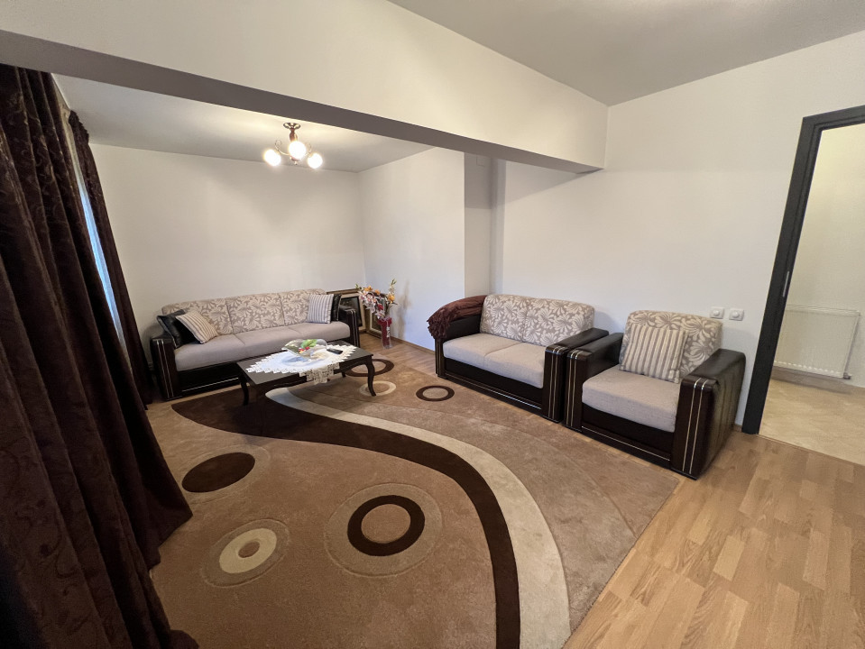 Ap 4 cam transformat in 3 cam(sufrageria mare)conf 1Adec, DE LUX, et 1/4, M Rosu