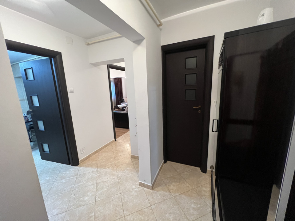 Ap 4 cam transformat in 3 cam(sufrageria mare)conf 1Adec, DE LUX, et 1/4, M Rosu