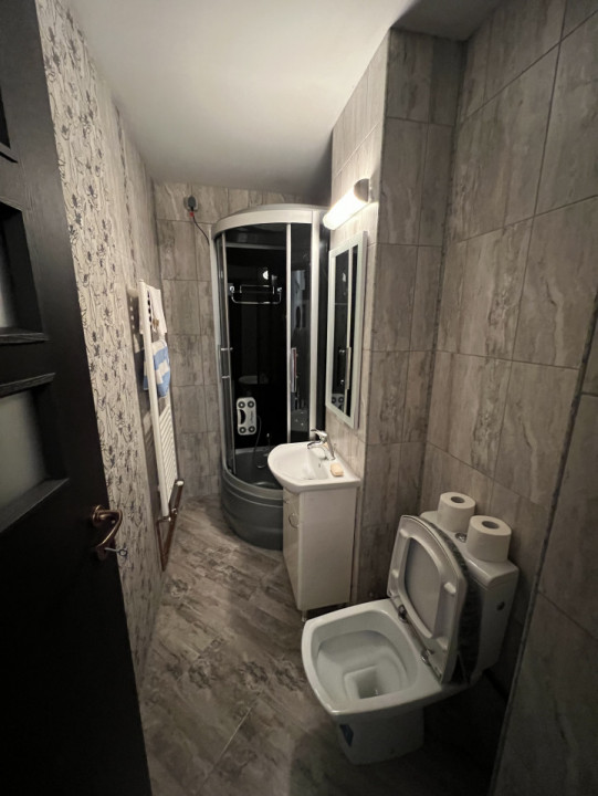 Ap 4 cam transformat in 3 cam(sufrageria mare)conf 1Adec, DE LUX, et 1/4, M Rosu