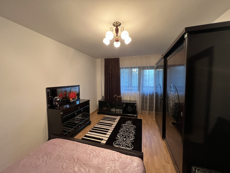 Ap 4 cam transformat in 3 cam(sufrageria mare)conf 1Adec, DE LUX, et 1/4, M Rosu