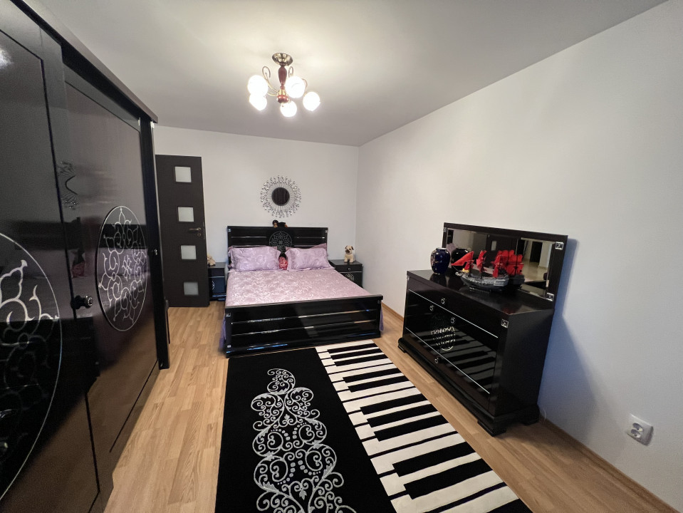 Ap 4 cam transformat in 3 cam(sufrageria mare)conf 1Adec, DE LUX, et 1/4, M Rosu