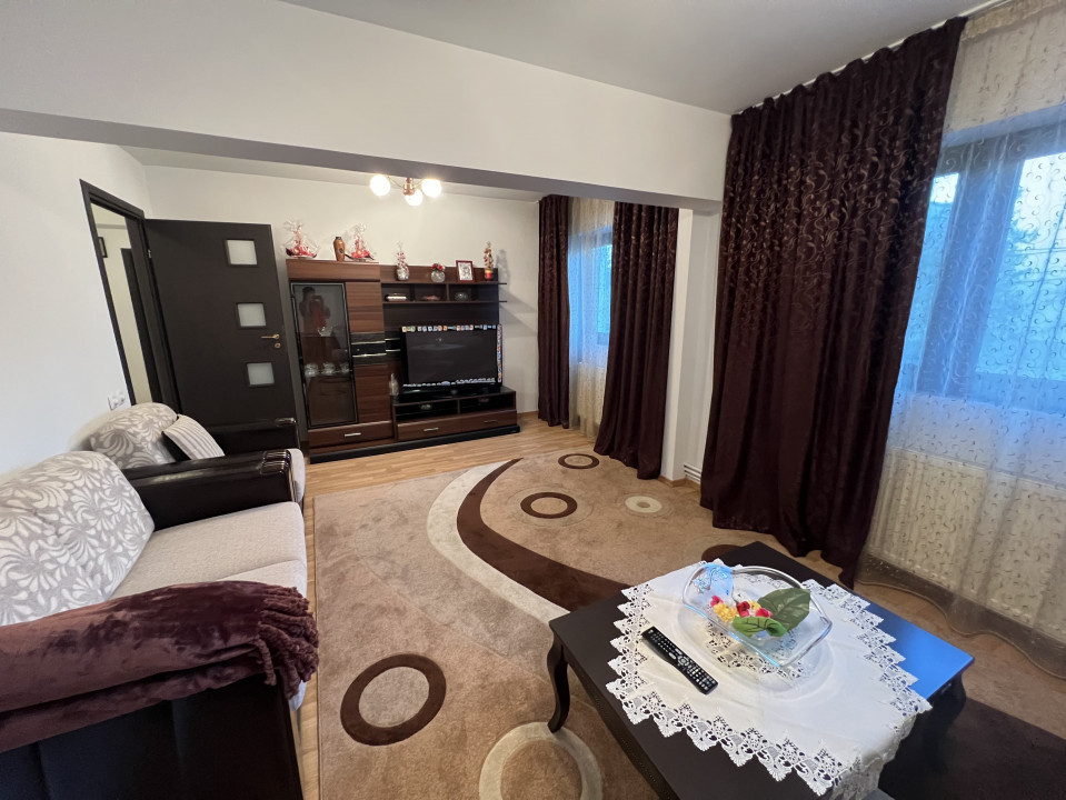 Ap 4 cam transformat in 3 cam(sufrageria mare)conf 1Adec, DE LUX, et 1/4, M Rosu