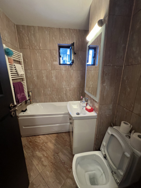 Ap 4 cam transformat in 3 cam(sufrageria mare)conf 1Adec, DE LUX, et 1/4, M Rosu