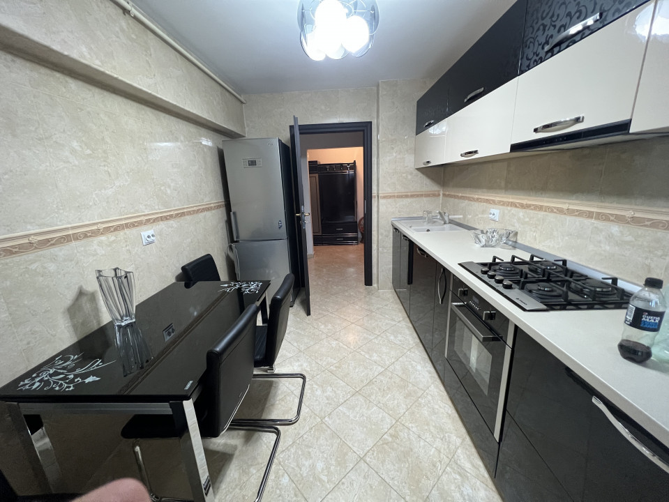 Ap 4 cam transformat in 3 cam(sufrageria mare)conf 1Adec, DE LUX, et 1/4, M Rosu