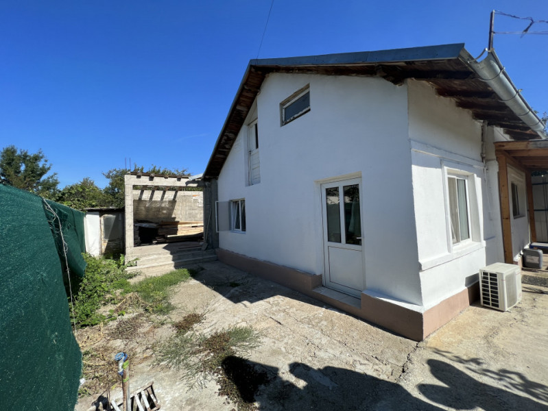 Casa mica, caramida, 2 cam, buc, fundatiesufragerie,  baie, Strejnic