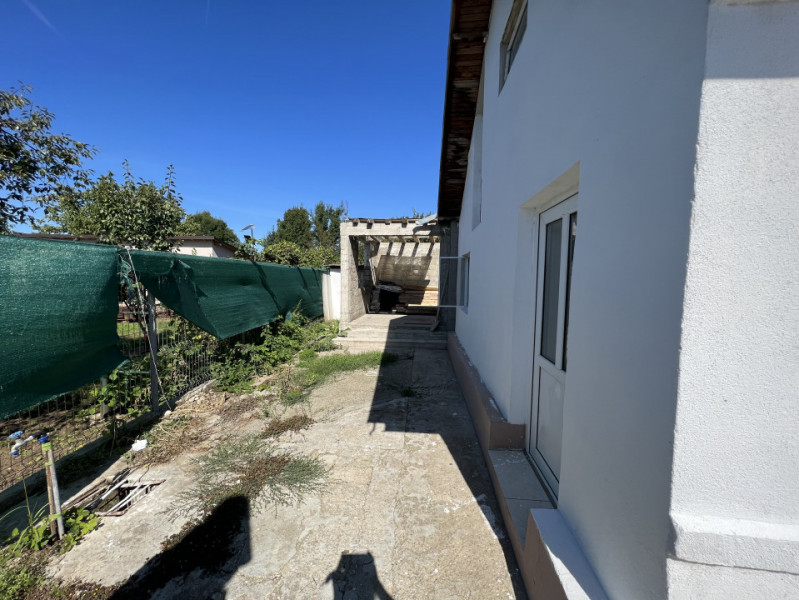 Casa mica, caramida, 2 cam, buc, fundatiesufragerie,  baie, Strejnic