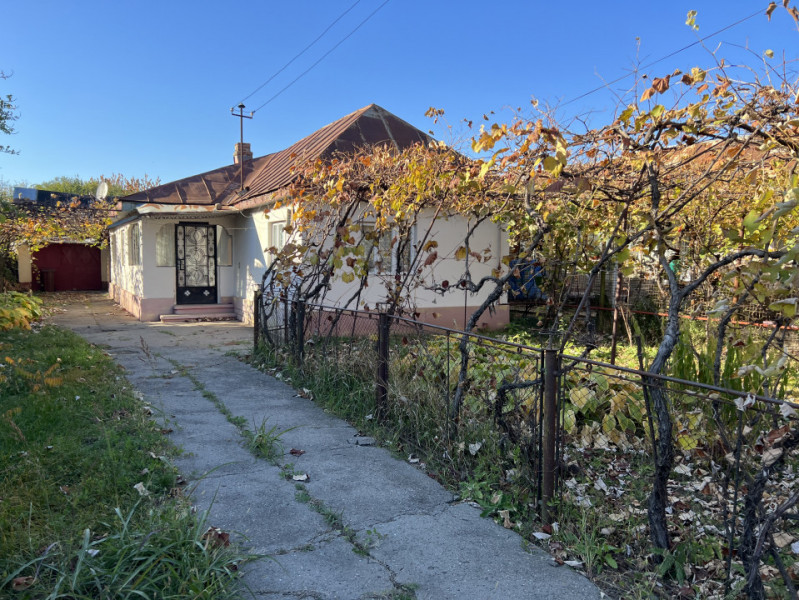 Casa Lipanesti, teren 2 854 mp,  deschidere 10, 77 ml, stradal