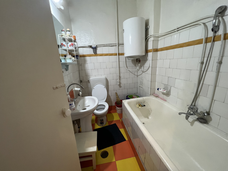 Casa boiereasca: sufragerie, 3 dormitoare, 2 bai, Sc: 115 mp, zona Afi- Cora