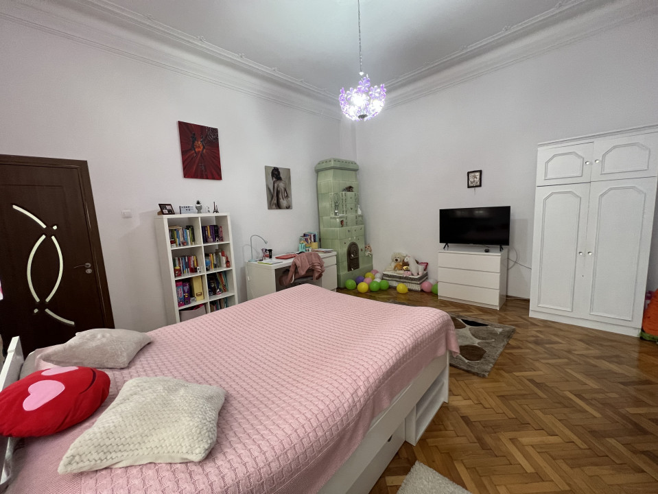 Casa boiereasca superba, Ultracentral - Elena Doamna