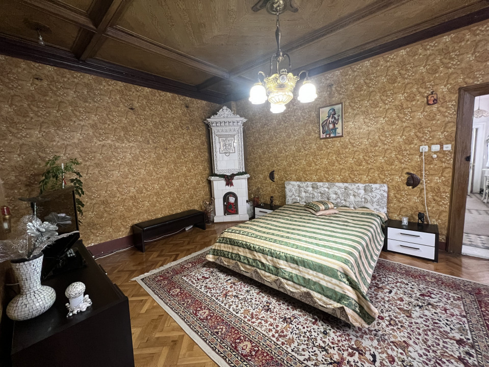 Casa boiereasca superba, Ultracentral - Elena Doamna