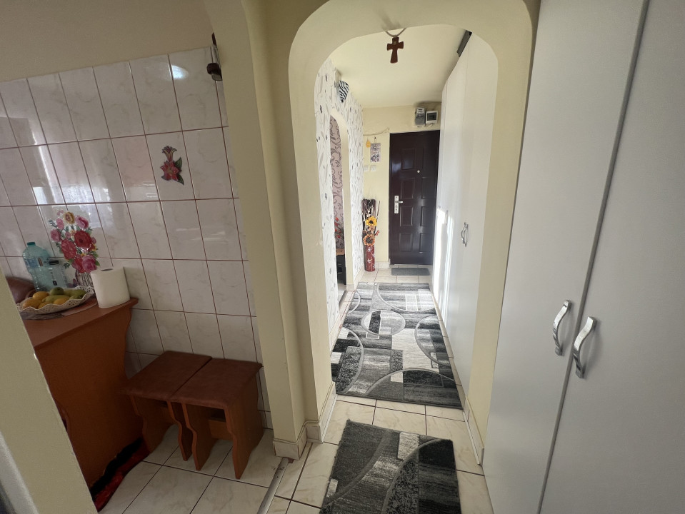 Gars dubla, et 4/4, zona Vest- Bis Eroilor