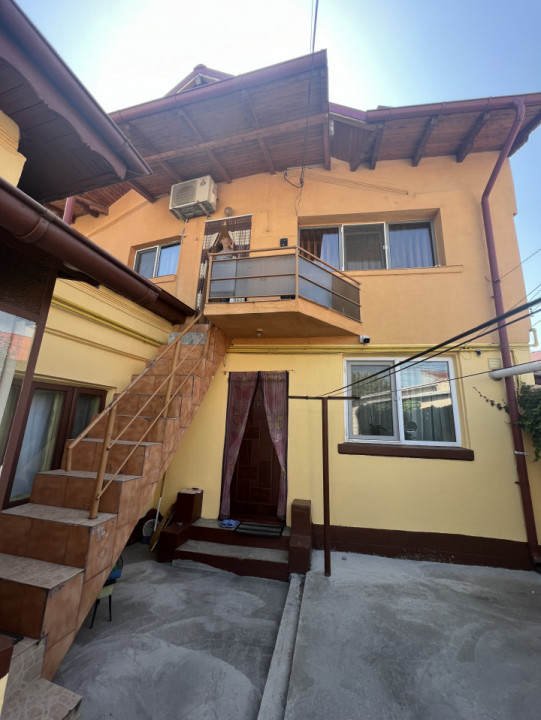 SE VINDE Etaj 1 in vila P+ et 1, zona Sud- Democratiei