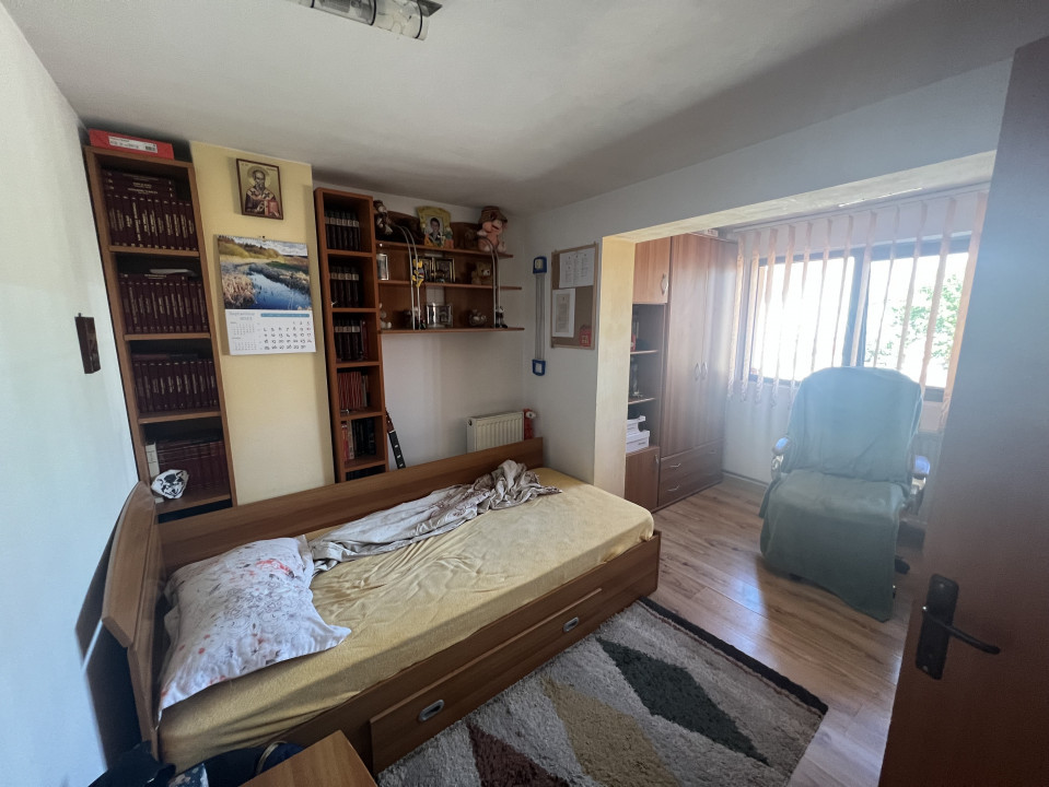 SE VINDE Etaj 1 in vila P+ et 1, zona Sud- Democratiei