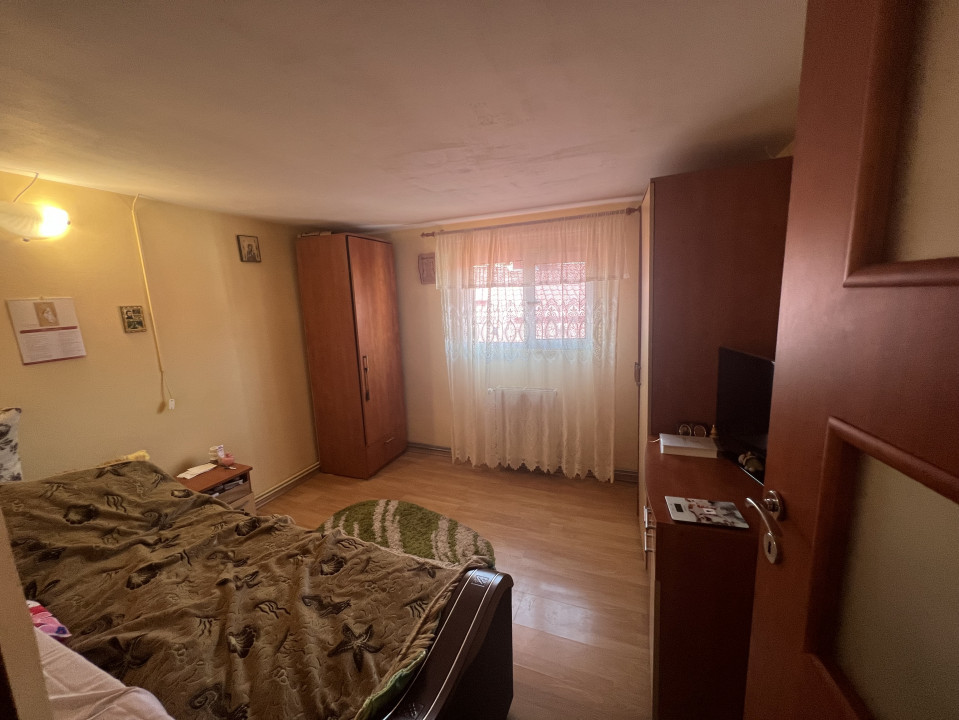 SE VINDE Etaj 1 in vila P+ et 1, zona Sud- Democratiei