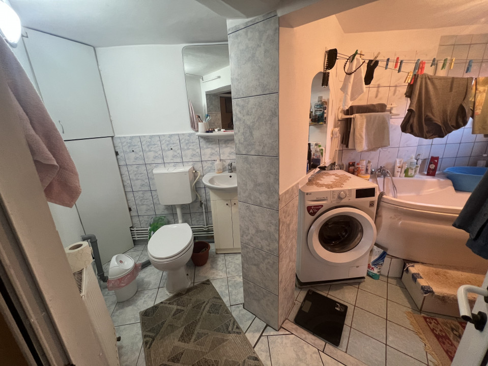 SE VINDE Etaj 1 in vila P+ et 1, zona Sud- Democratiei