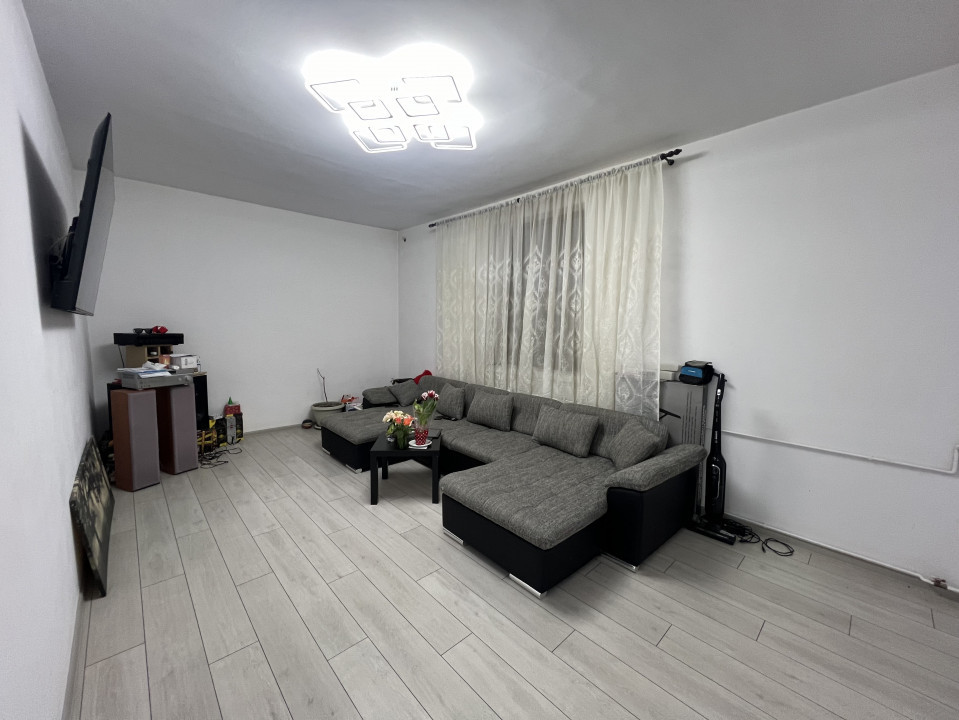 ap 3 cam conf 1 A dec, et 2/3, zona Sud- Eminescu