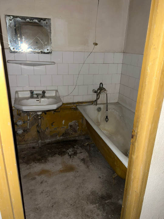 Garsoniera, cf 1 semidec, parter/8,  B-dul Bucuresti