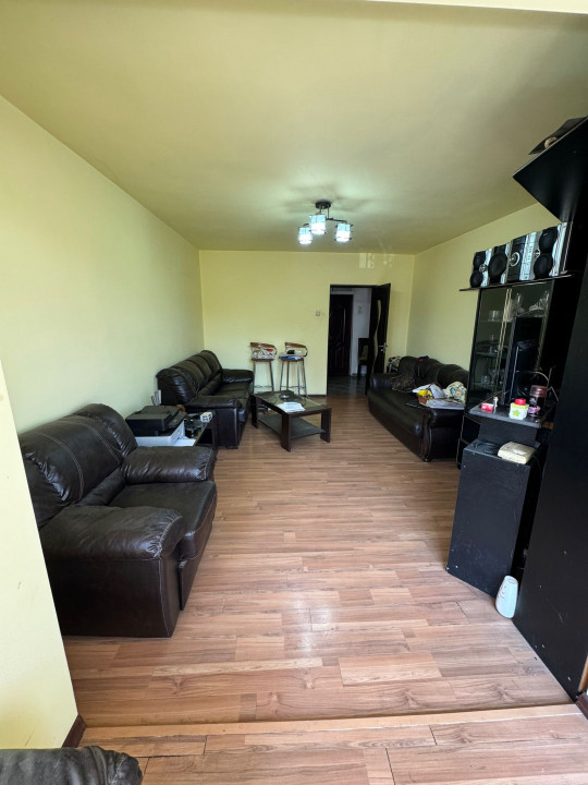 Apartament 3 cam, cf 1, decomandat circular, Et 1/10, Vest