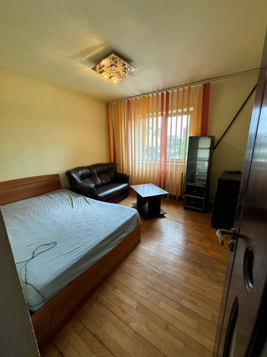 Apartament 3 cam, cf 1, decomandat circular, Et 1/10, Vest