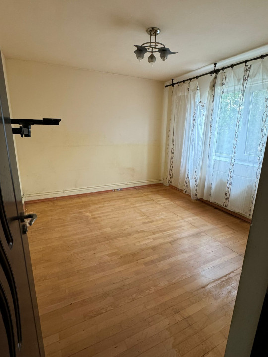 Apartament 3 cam, cf 1, decomandat circular, Et 1/10, Vest