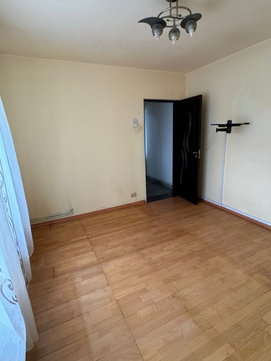 Apartament 3 cam, cf 1, decomandat circular, Et 1/10, Vest