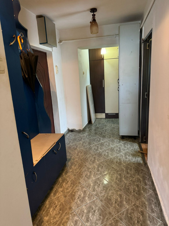 Apartament 3 cam, cf 1, decomandat circular, Et 1/10, Vest