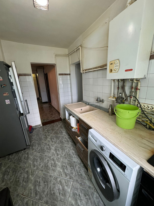 Apartament 3 cam, cf 1, decomandat circular, Et 1/10, Vest