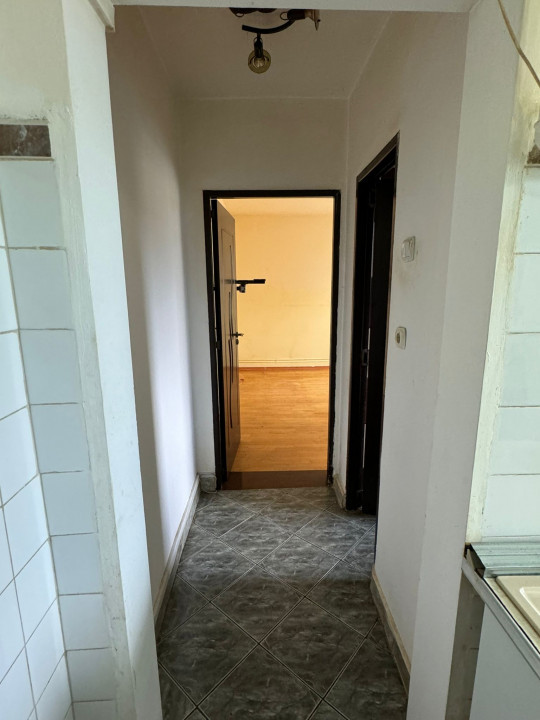 Apartament 3 cam, cf 1, decomandat circular, Et 1/10, Vest