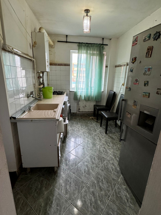 Apartament 3 cam, cf 1, decomandat circular, Et 1/10, Vest