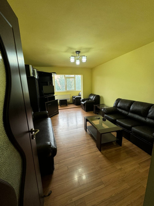 Apartament 3 cam, cf 1, decomandat circular, Et 1/10, Vest