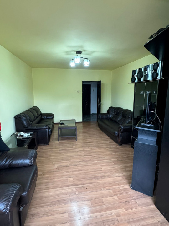 Apartament 3 cam, cf 1, decomandat circular, Et 1/10, Vest