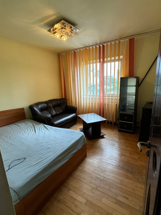 Apartament 3 cam, cf 1, decomandat circular, Et 1/10, Vest