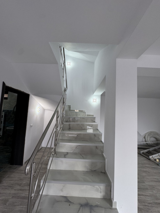 Vila P+Et 1+ M, construita in 2023, zona Traian