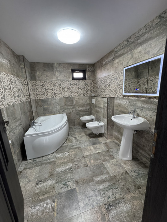 Vila P+Et 1+ M, construita in 2023, zona Traian