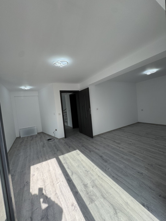 Vila P+Et 1+ M, construita in 2023, zona Traian