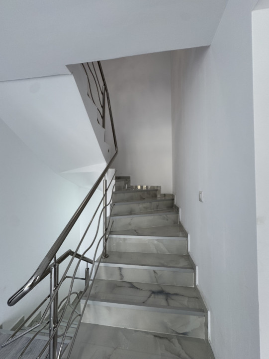 Vila P+Et 1+ M, construita in 2023, zona Traian