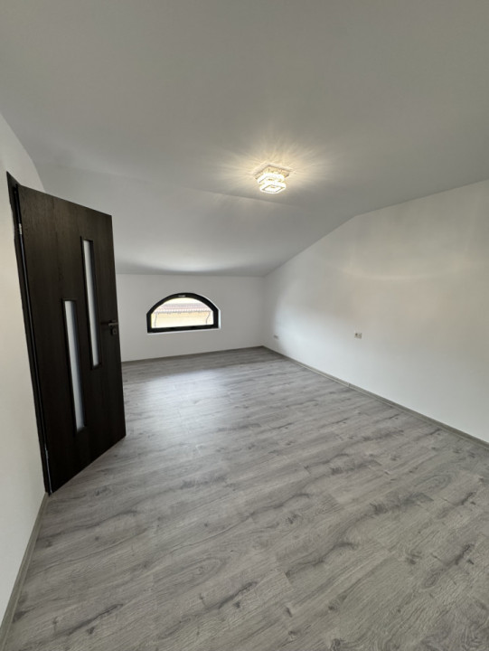 Vila P+Et 1+ M, construita in 2023, zona Traian