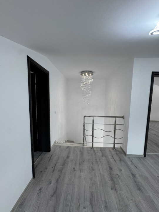 Vila P+Et 1+ M, construita in 2023, zona Traian