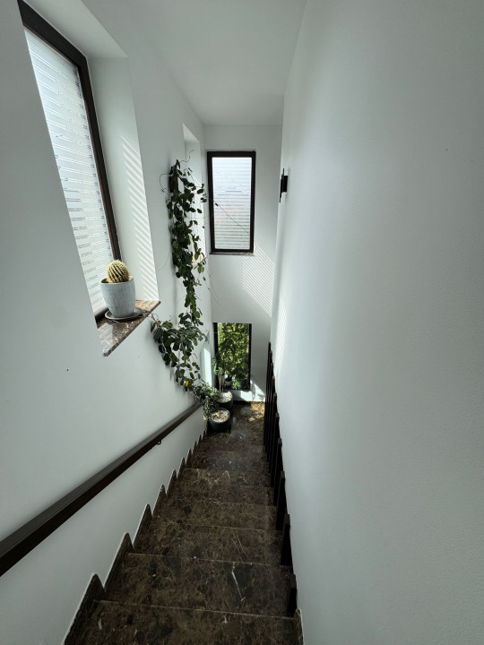 VILĂ P+1 MODERNĂ CU PISCINĂ, ACCES PRIVAT STREJNIC