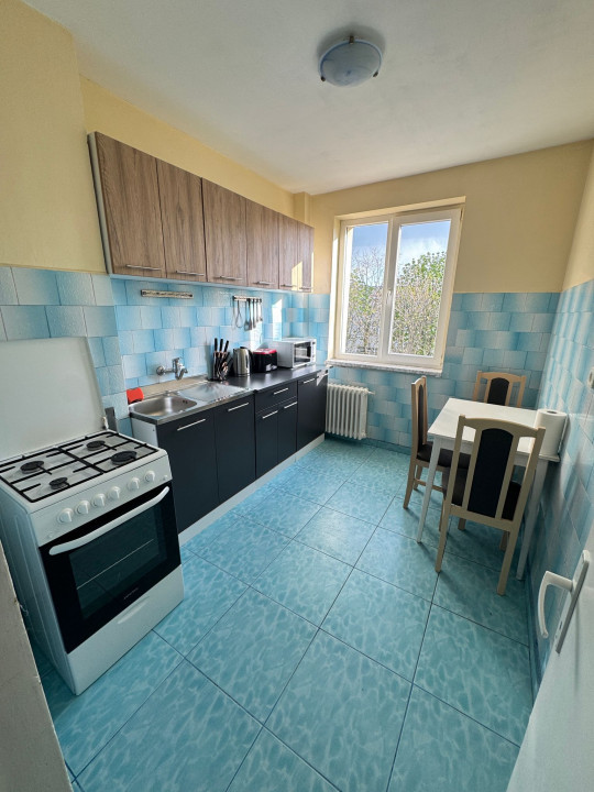 De închiriat – Apartament 3 camere, complet mobilat și utilat – Nord, Școala 8