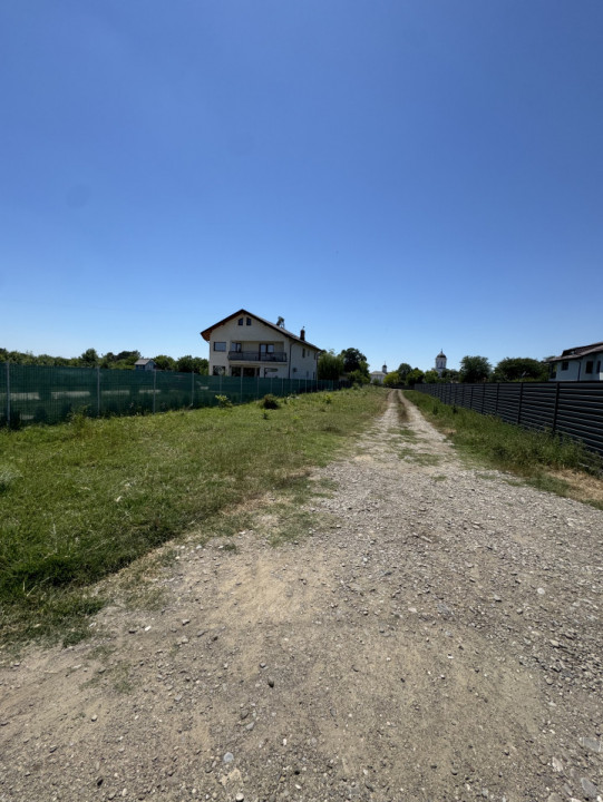 Teren intravilan – 1.882 mp, cu deschidere la 2 străzi, Ghighiu, com. Bărcănești