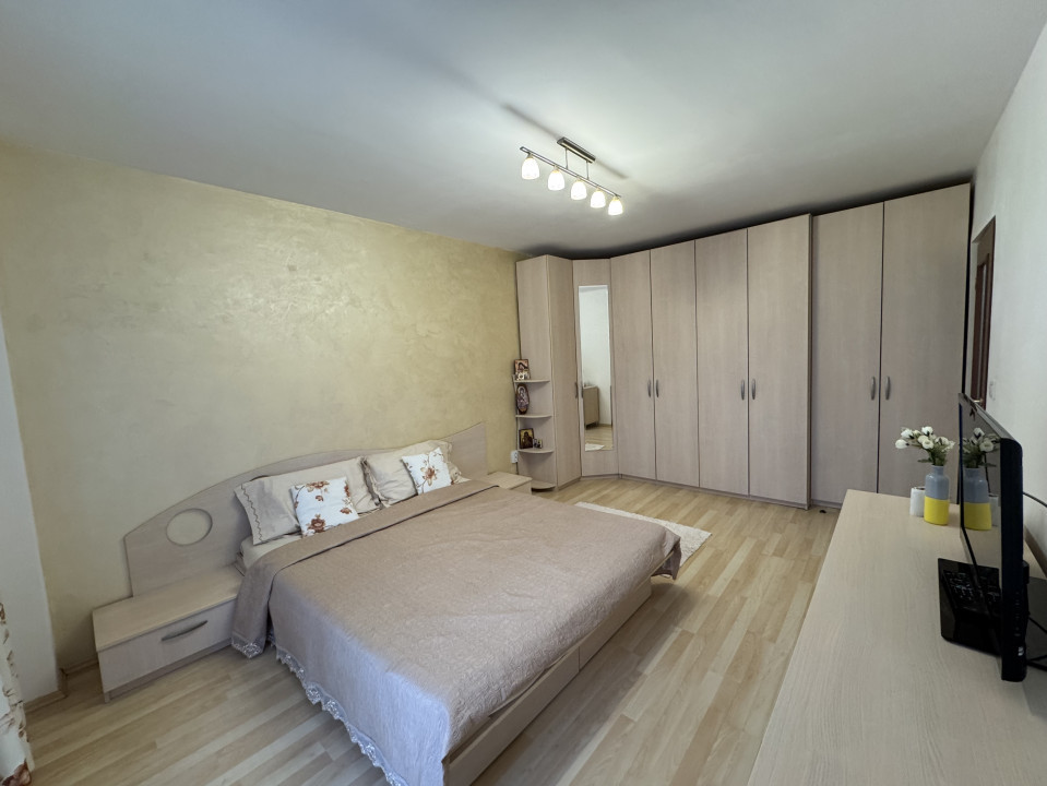 Ap 3 cam, etaj 1, Zona Malu Rosu