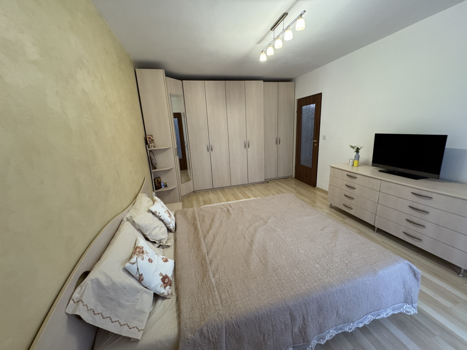 Ap 3 cam, etaj 1, Zona Malu Rosu