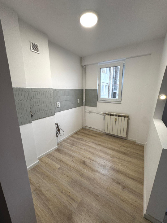Ap 2 camere, etaj 3/4, renovat recent,  Ultracentral – Piața Victoriei