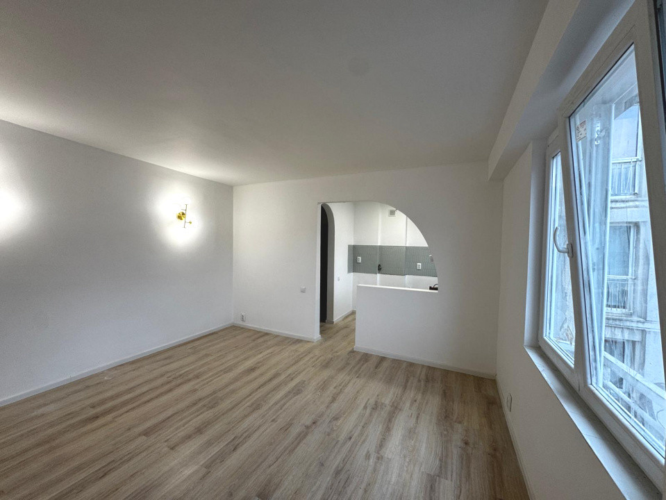 Ap 2 camere, etaj 3/4, renovat recent,  Ultracentral – Piața Victoriei