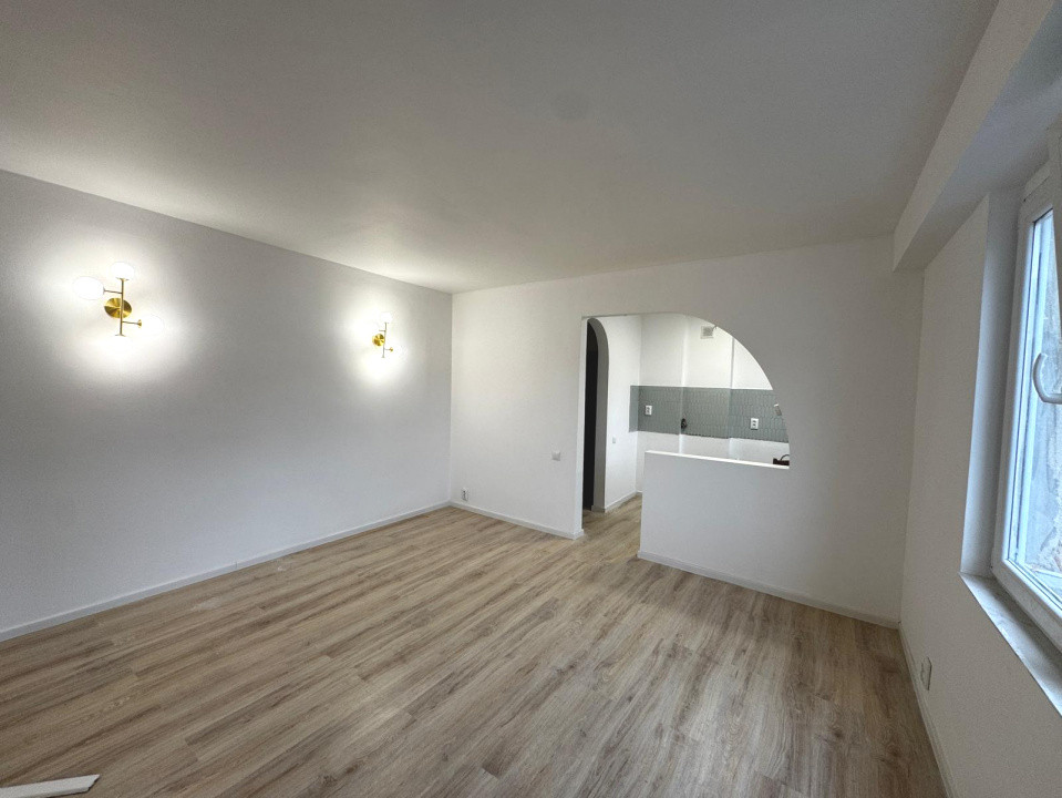 Ap 2 camere, etaj 3/4, renovat recent,  Ultracentral – Piața Victoriei