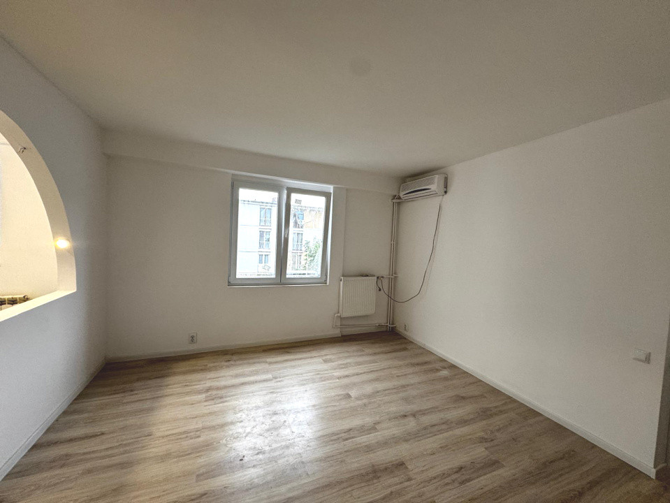 Ap 2 camere, etaj 3/4, renovat recent,  Ultracentral – Piața Victoriei