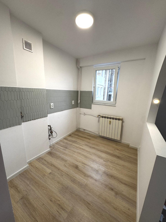 Ap 2 camere, etaj 3/4, renovat recent,  Ultracentral – Piața Victoriei